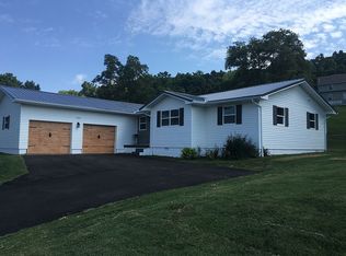1203 Lakeview Dr, Ravenswood, WV 26164
