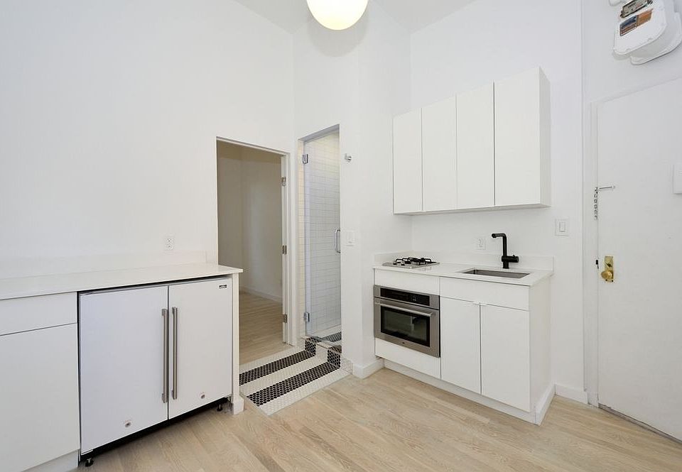 1st image of 190 6th Ave APT 6RN