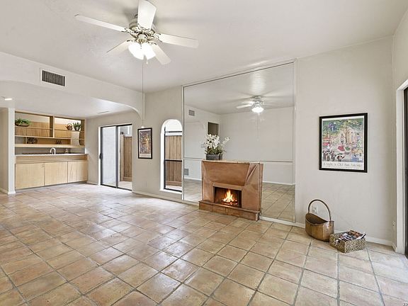 5th image of 409 CIRCLE ST #409