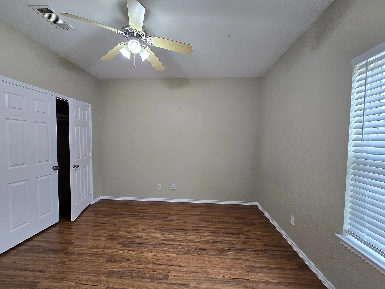 3 bed, 1276 sqft, $1,950 — Photo 4