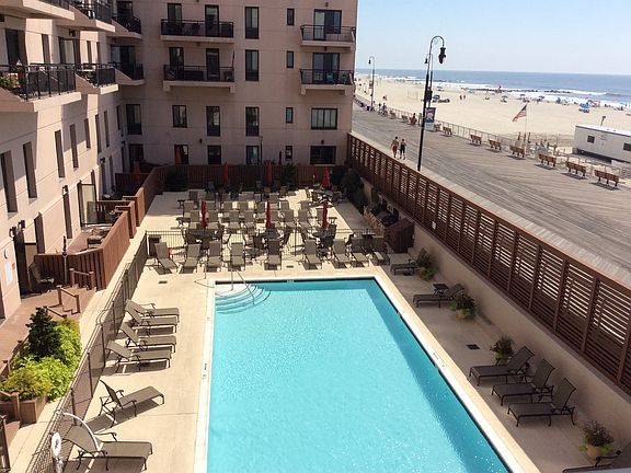 2nd image of 100 W Broadway APT 3Q
