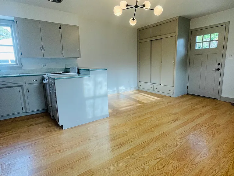 810 S 3rd St #1/2 — Photo 1
