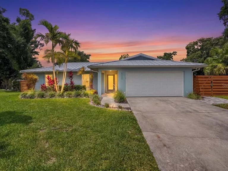 4230 Shady Oaks Ct — Photo 1