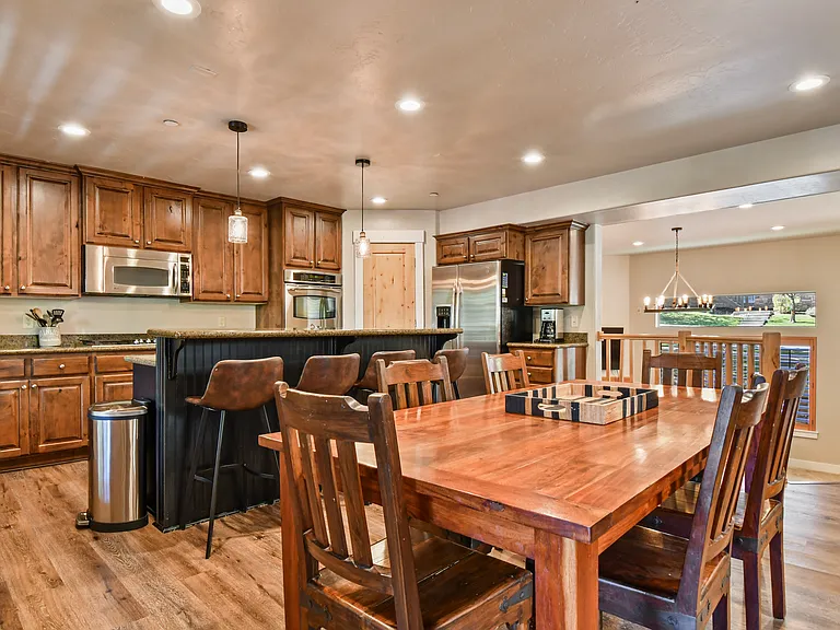 Large Eat in Kitchen