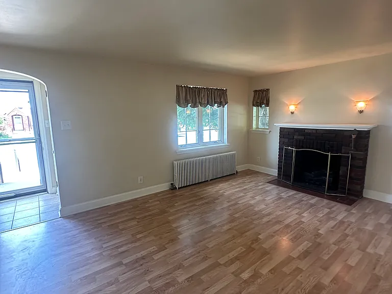 528 E Cherry St — Photo 11