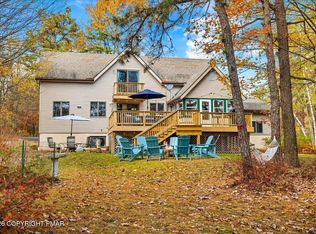 2208 Mohegan Ct, Long Pond, PA 18334