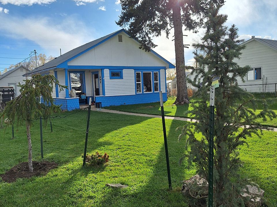 332 2nd Ave fenced yard
