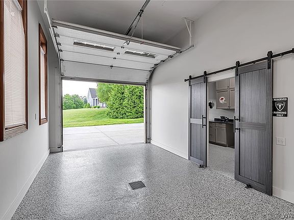 3rd image of 29 Grand View Trl