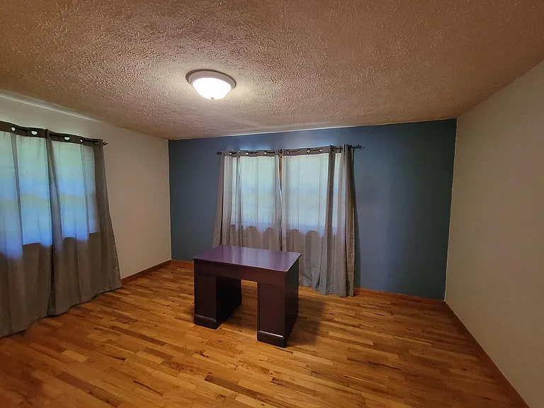 737 Lindberg Dr — Photo 4
