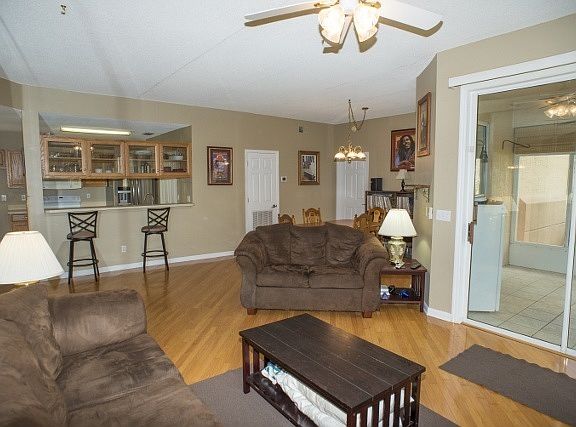 3rd image of 1000 Royal Troon Ln
