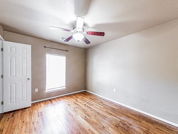 5th image of 523 S Pine St