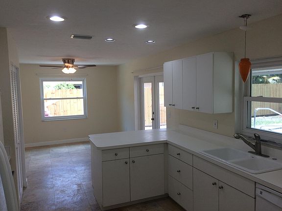3rd image of 2876 Indianwood Dr