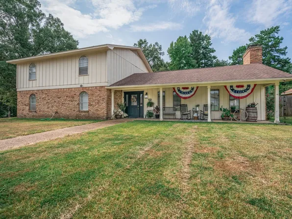 2906 Regent St, Kilgore, TX 75662