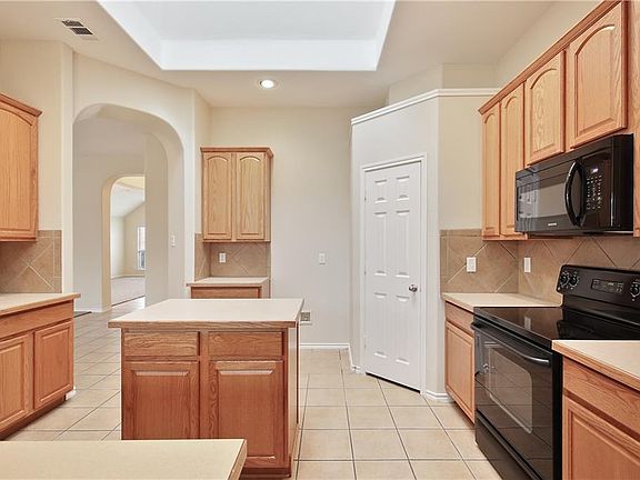 3rd image of 4905 Treeside Dr