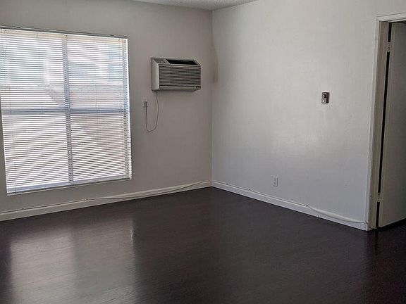 3rd image of 124 N Brighton St #C