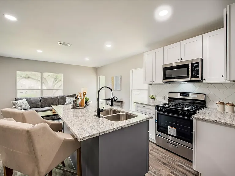 2617 Ryan Ave — Photo 5