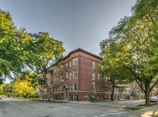 909 Pleasant St APT 2E, Oak Park, IL 60302
