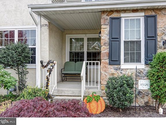 2nd image of 4 Hearthstone Ln