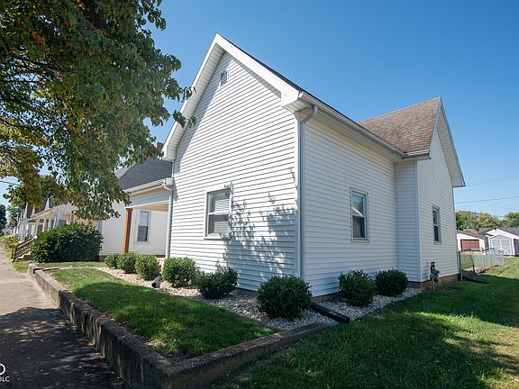 3rd image of 829 N Sexton St