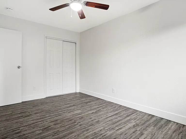 FH - Hilltop Apartments — Photo 22