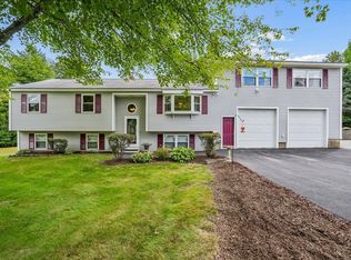 4 Debbie St, Hooksett, NH 03106