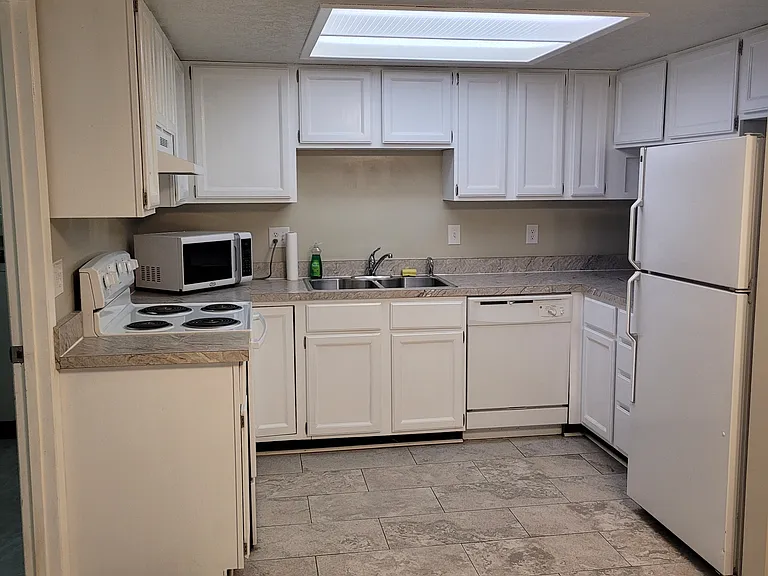 839 Virginia Ave — Photo 2