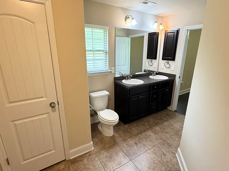 202 Ashbrook Cir — Photo 12