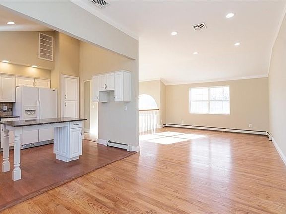 4th image of 270 Garden St