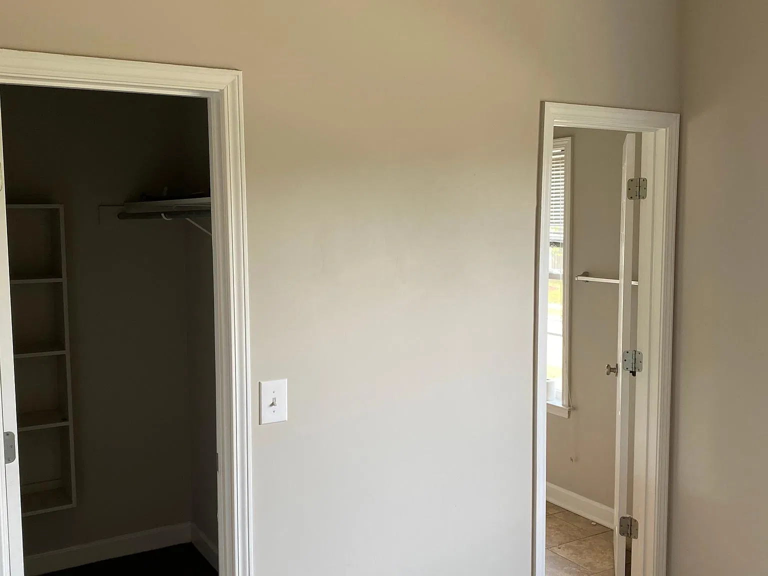 1026 McKenna Dr — Photo 2