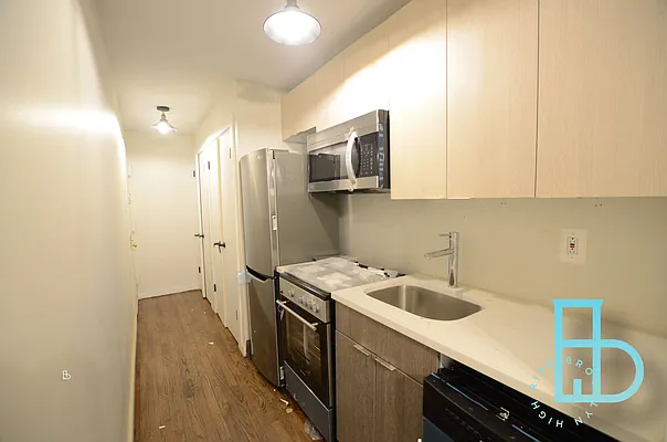 Rented by Miron Realty Group | media 32