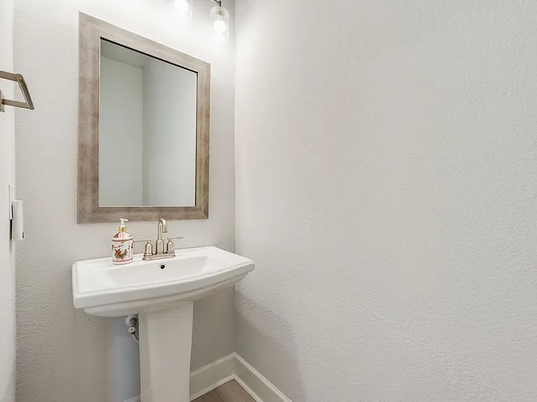 2201 Peters Colony Dr — Photo 16