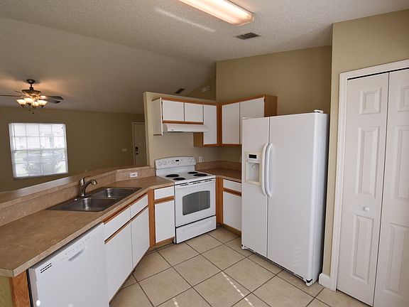 5th image of 1595 Puritan St