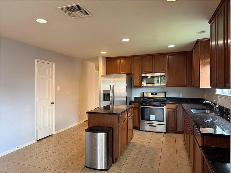 8023 Clover Leaf Dr — Photo 8
