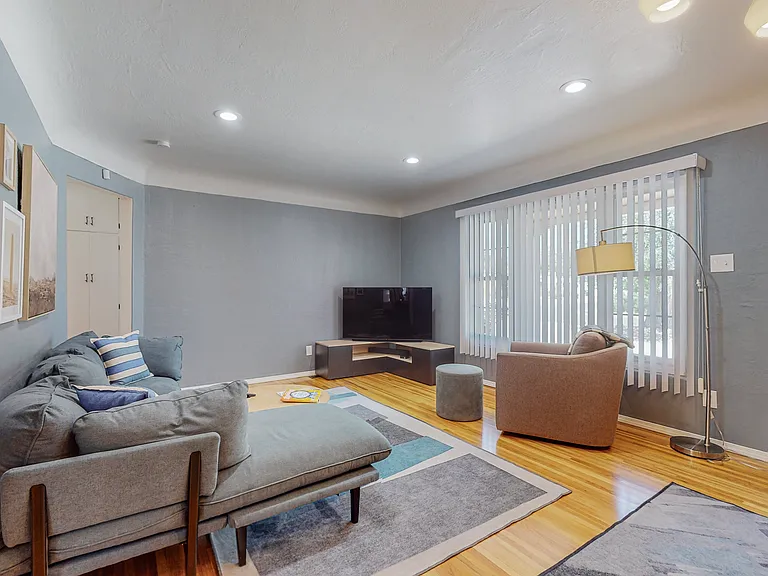 837 Adams St NE — Photo 14