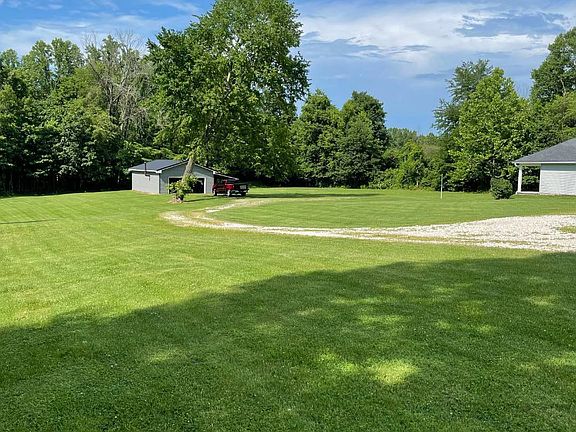 2nd image of 1098 W Acres Dr