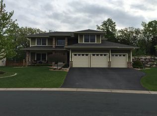 962 Woodview Cir, Carver, MN 55315