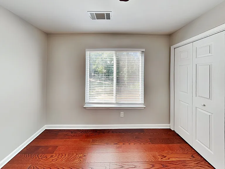 1020 Camelot Dr — Photo 13