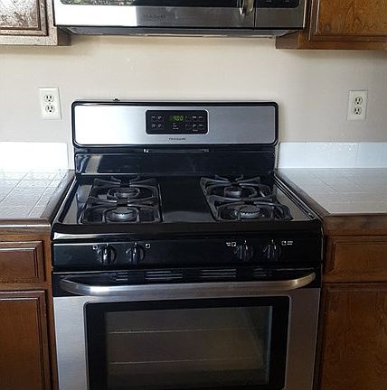 4th image of 2721 S Parkside Dr