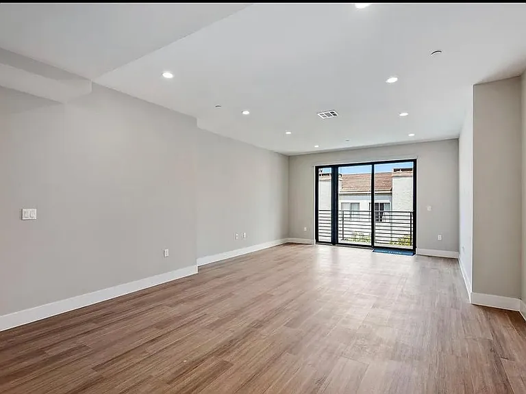 1906 Overland Ave #203 — Photo 4
