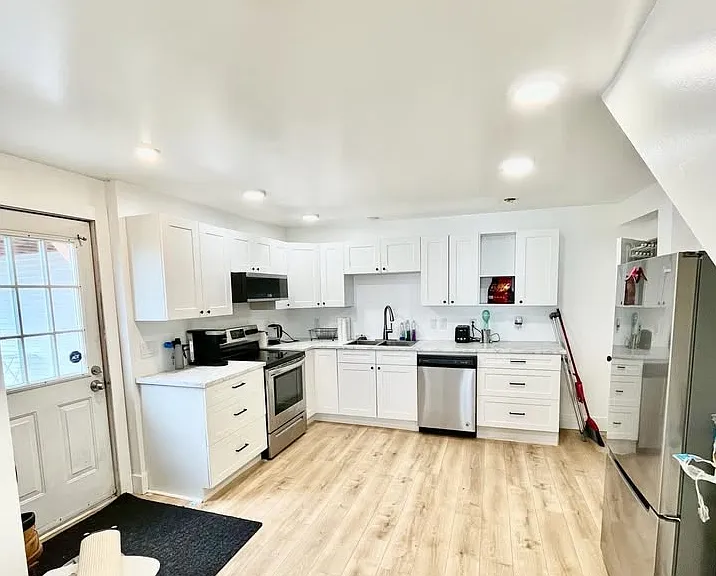 285 Saint John St #3 — Photo 1