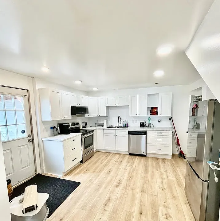 285 Saint John St #3