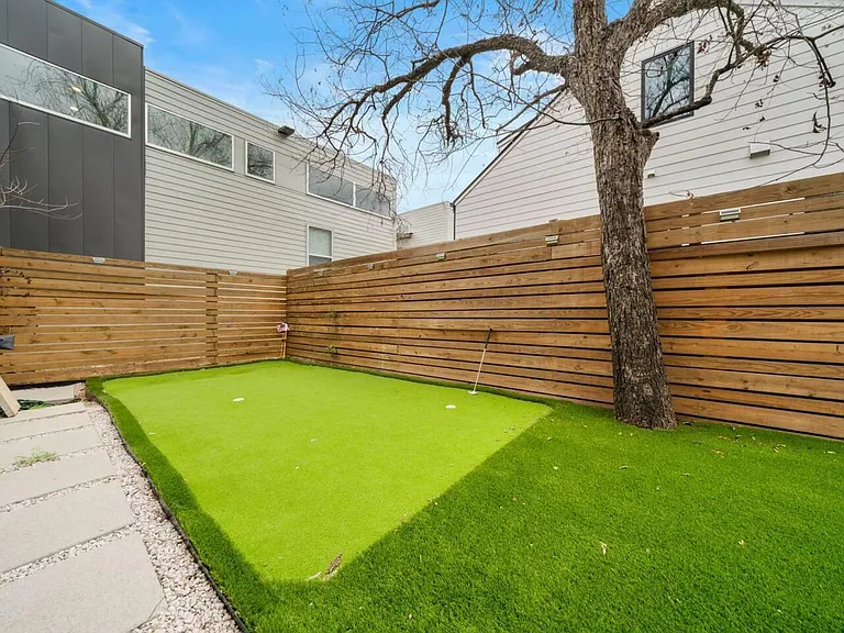 2311 E 8th St #2 — Photo 37