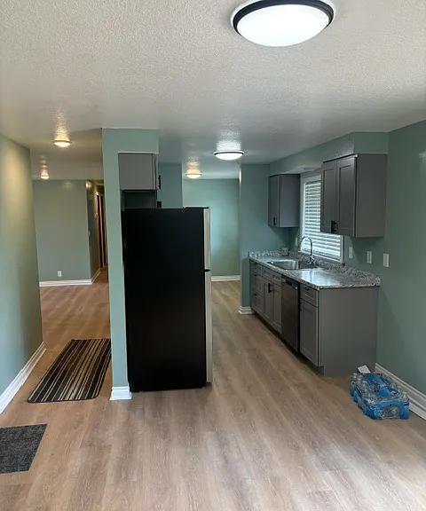 878 NE Thomas Ct — Photo 3