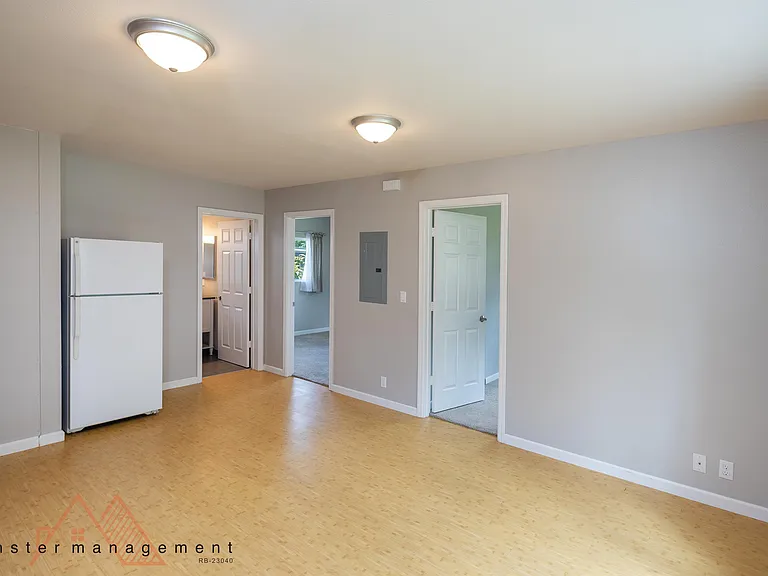 2438 10th Ave — Photo 5