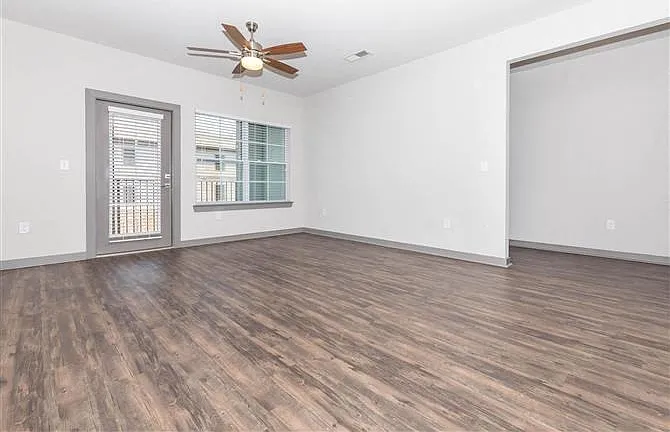 One White Oak Apartments — Photo 69