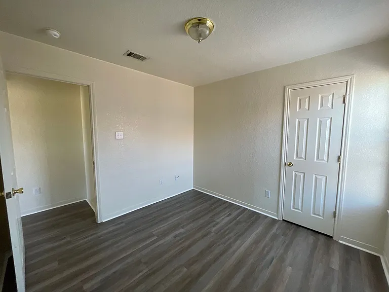 1606 Dugger Cir #D — Photo 17