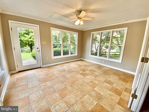 5th image of 221 Greenfield Ave