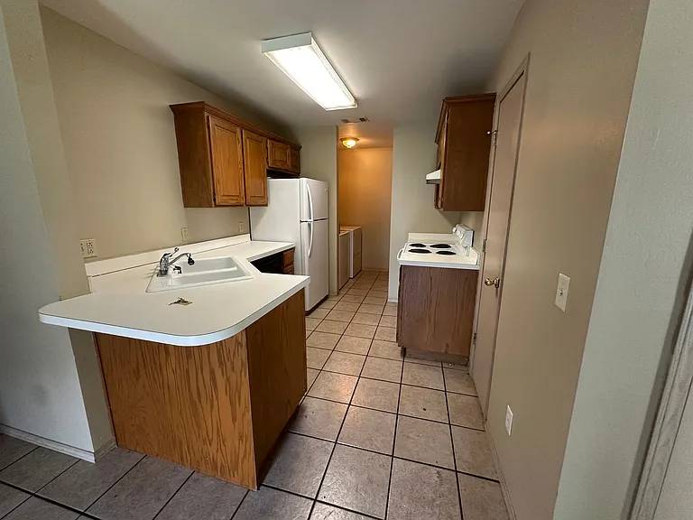1118 S Ithaca Ave — Photo 4