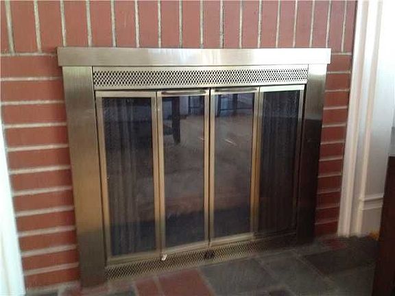 5th image of 5830 N Dearborn St