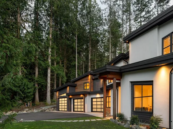 1535 Eagle Way, North Saanich, BC V8L 5S3